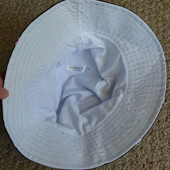 Alice + Olivia x FabFitFun Reversible Bucket Hat Black & White Daisy Print - Picture 5 of 11